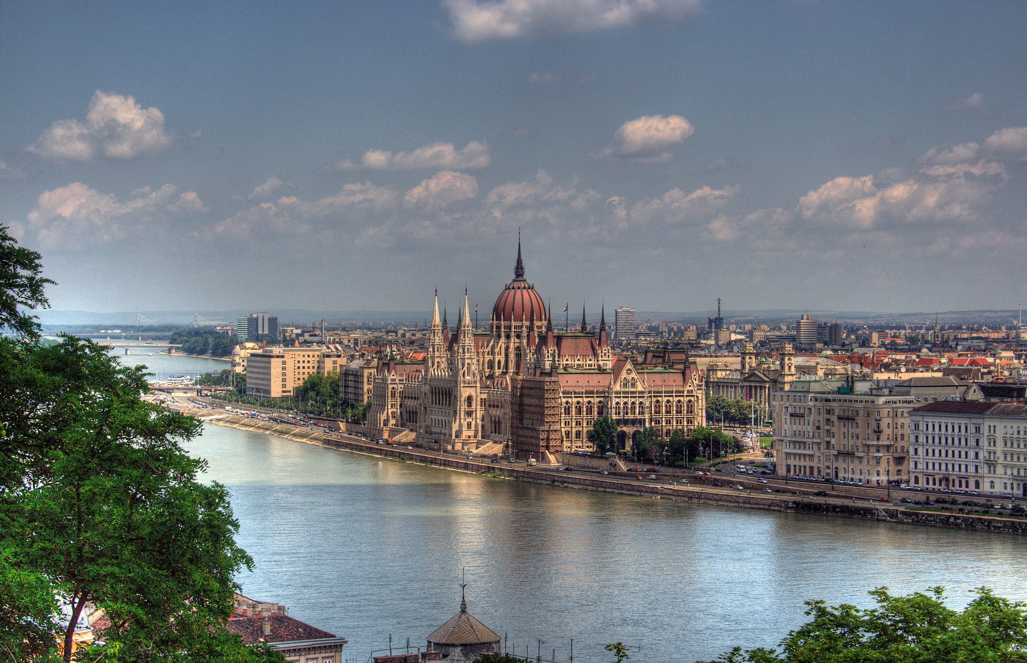 Ungarisches Parlamentsgebäude an der Donau in Budapest