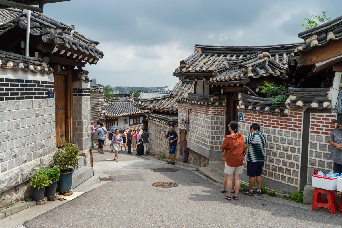 Traditionelle Hanok-Häuser im Bukchon-Viertel von Seoul