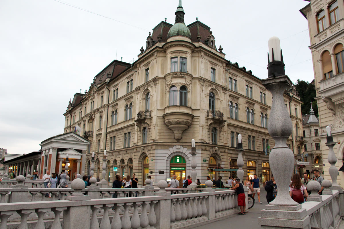 Drachenbrücke und Altstadt von Ljubljana am Fluss Ljubljanica