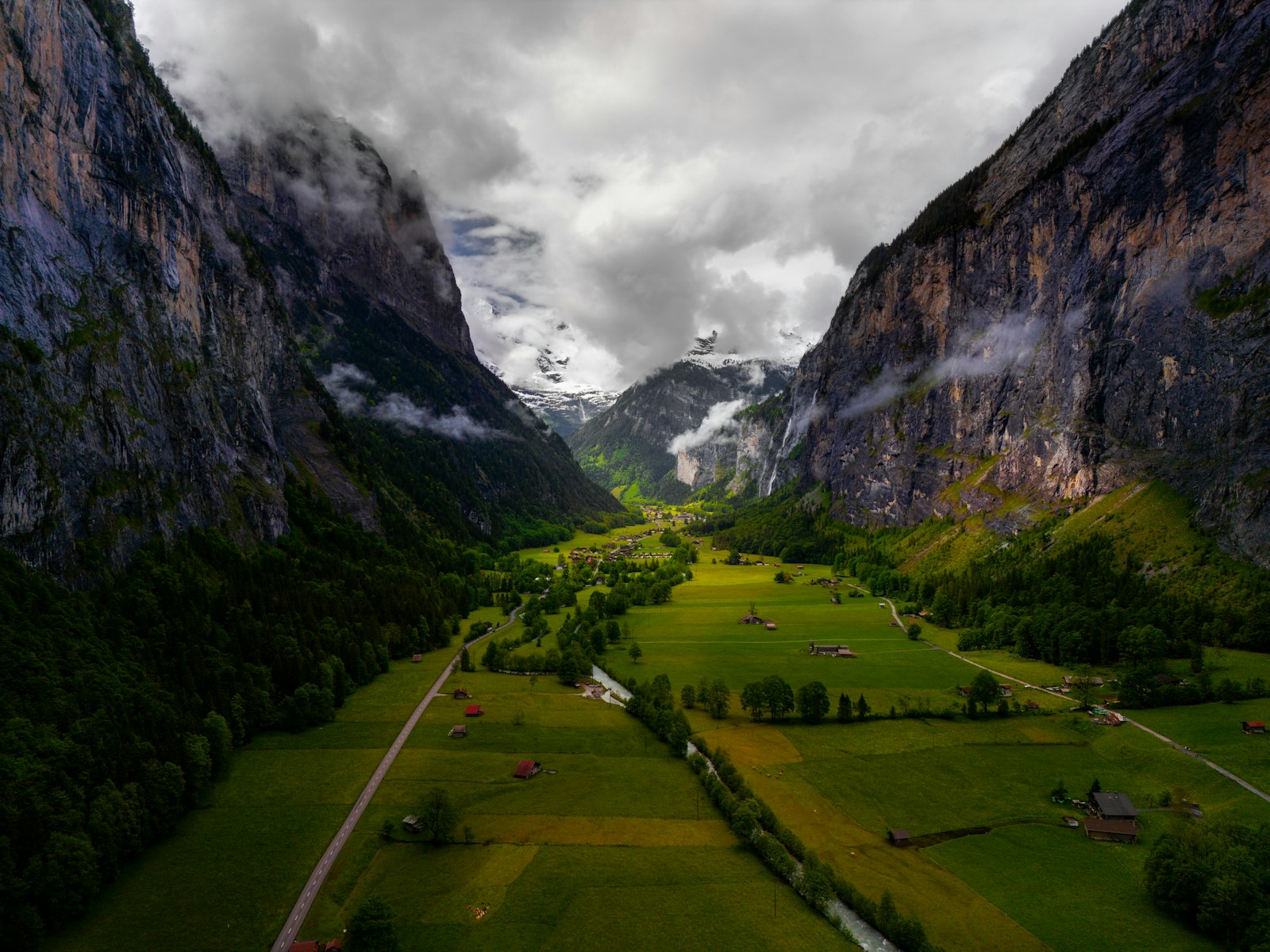 Schweizer Häuser im Tal von Lauterbrunnen