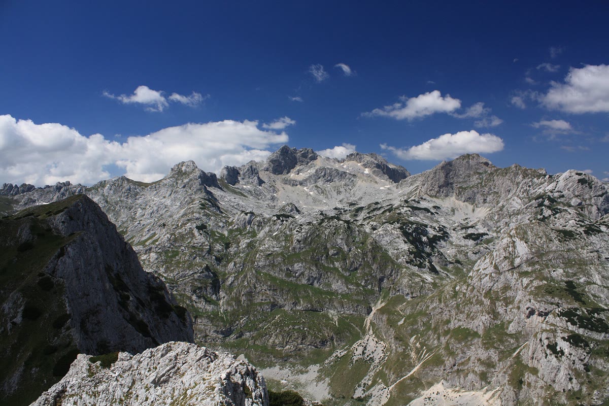 Gletschersee und Berggipfel im Durmitor-Nationalpark