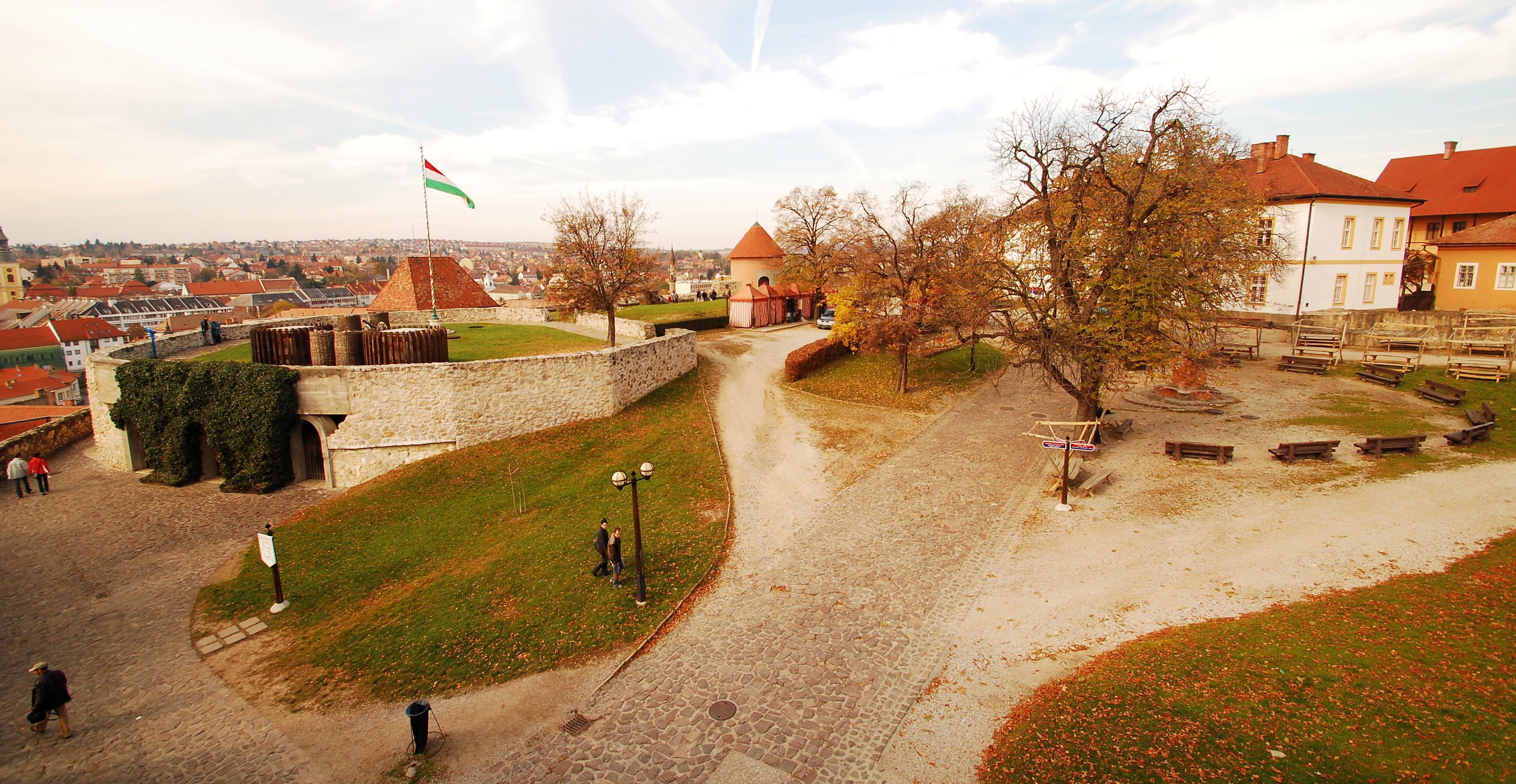 Historische Burg von Eger auf dem Burghügel