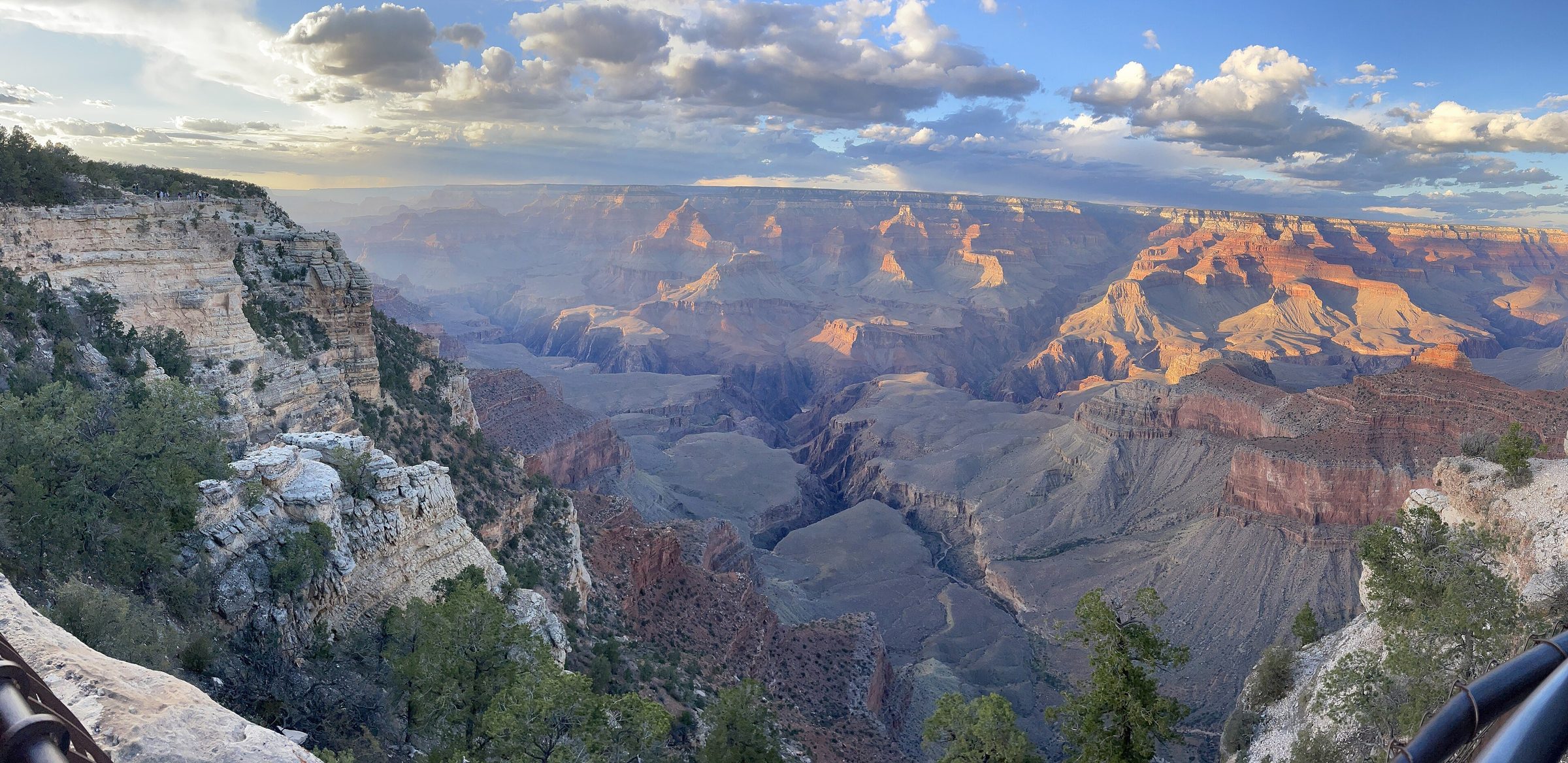 Der Grand Canyon in den USA vom Südrand im Abendlicht