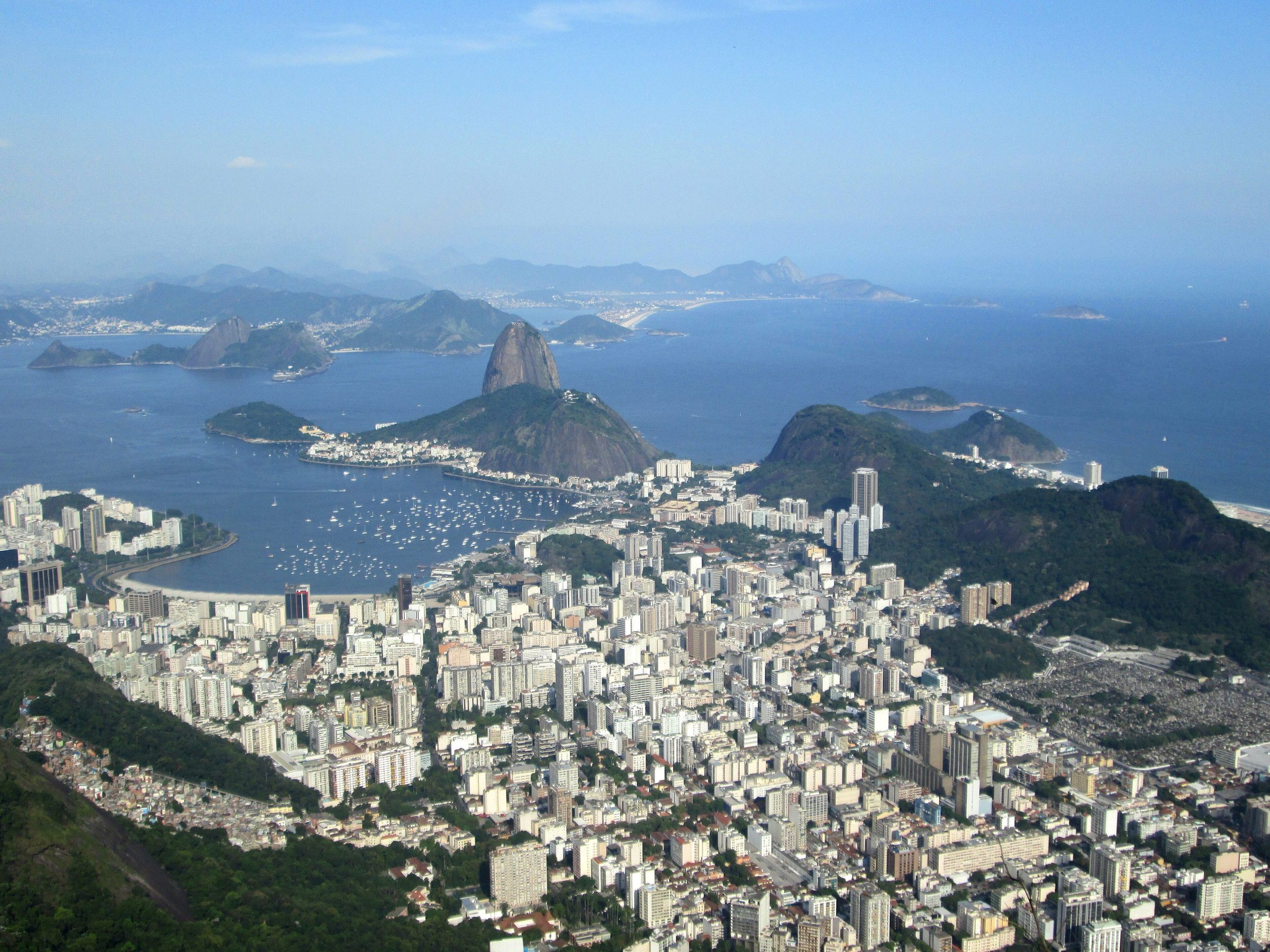 Zuckerhut und Botafogo-Bucht in Rio de Janeiro, Brasilien