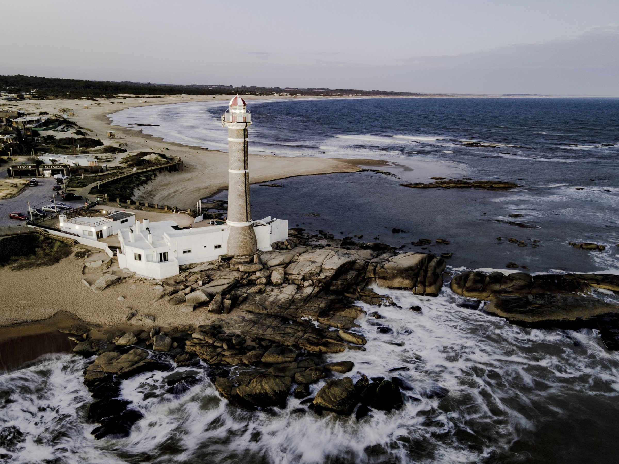 Leuchtturm von José Ignacio an der Atlantikküste Uruguays aus der Luft